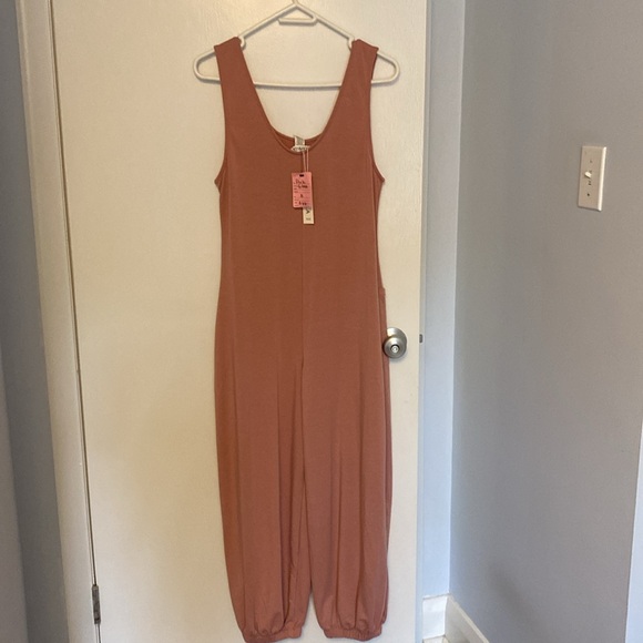 Pink stretchy jumpsuit - Picture 2 of 4